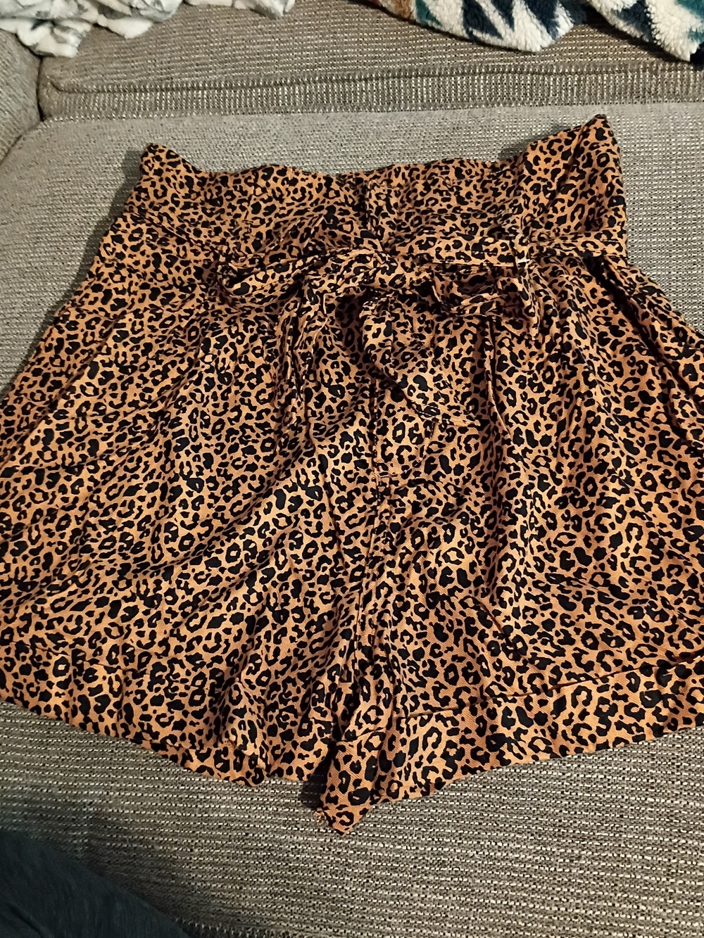 Topshop Leopard Print High Waist Shorts Size 8 - Picture 2 of 9